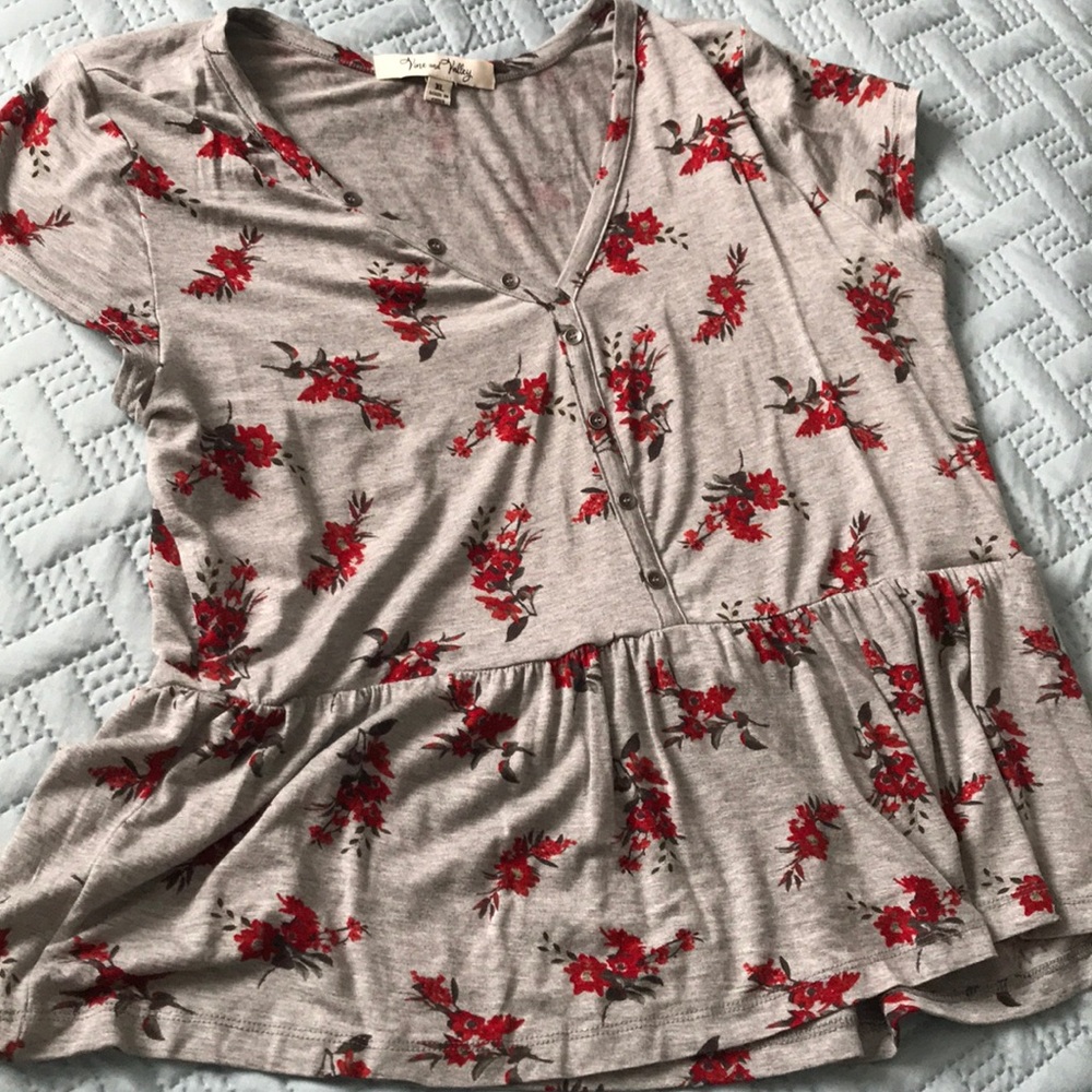 ❤️2 for $8 SALE❤️ VINE AND VALLEY crop top